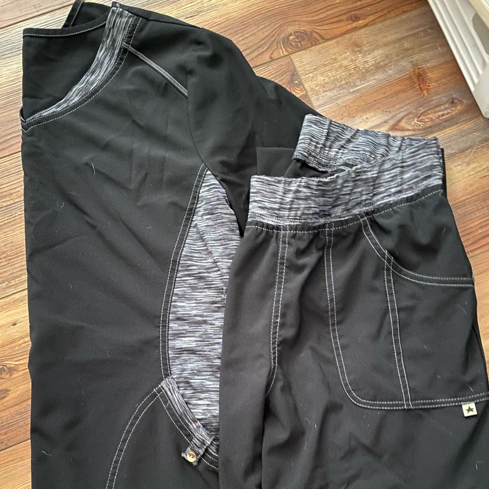 Scrub set